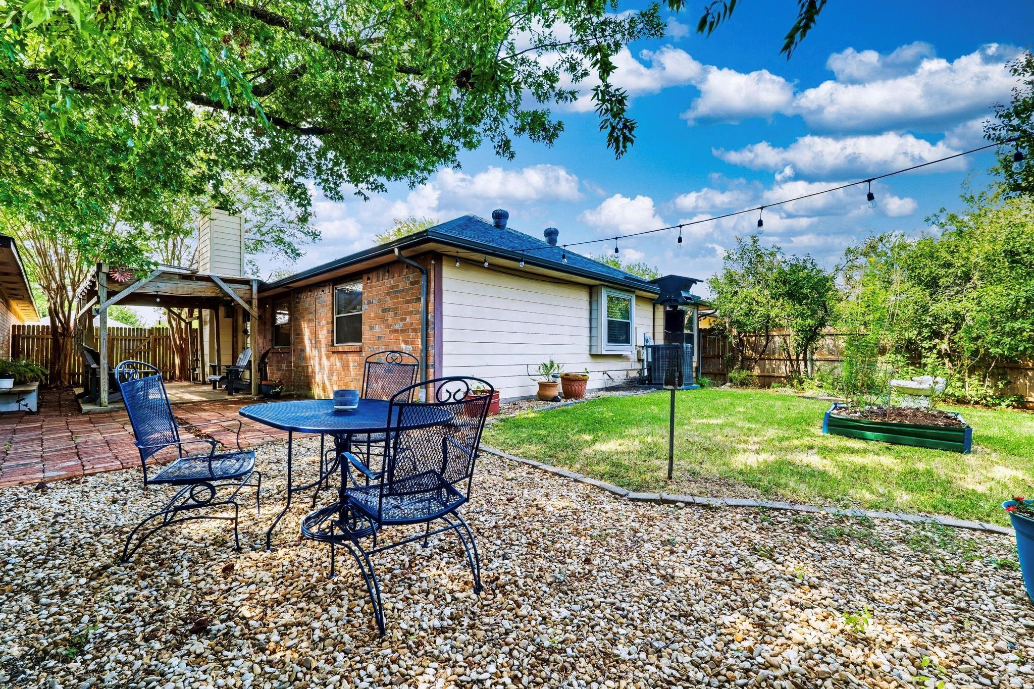 608 Saunders DR