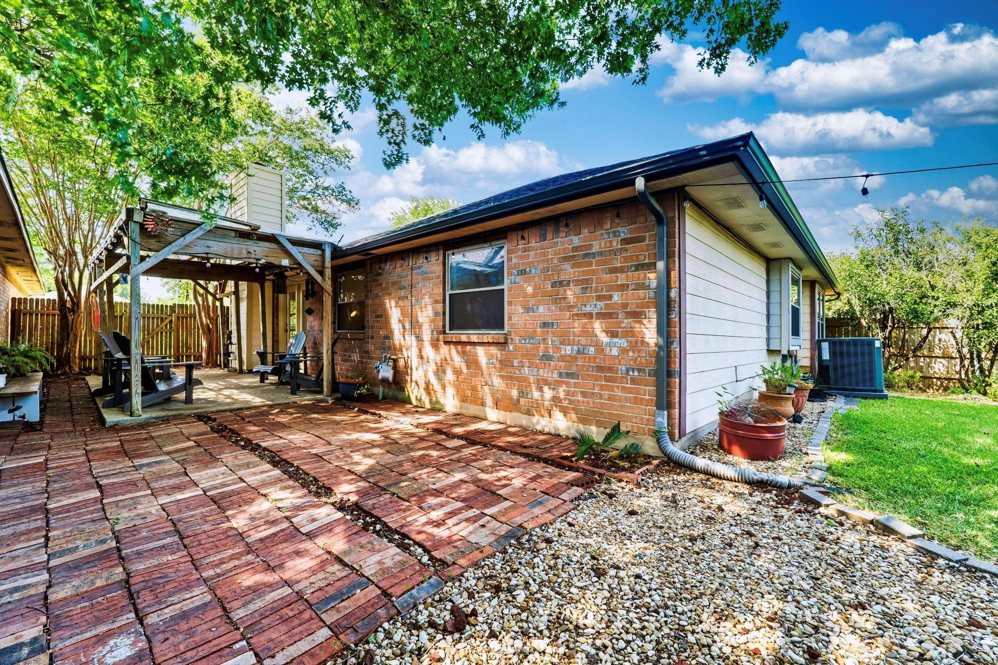 608 Saunders DR