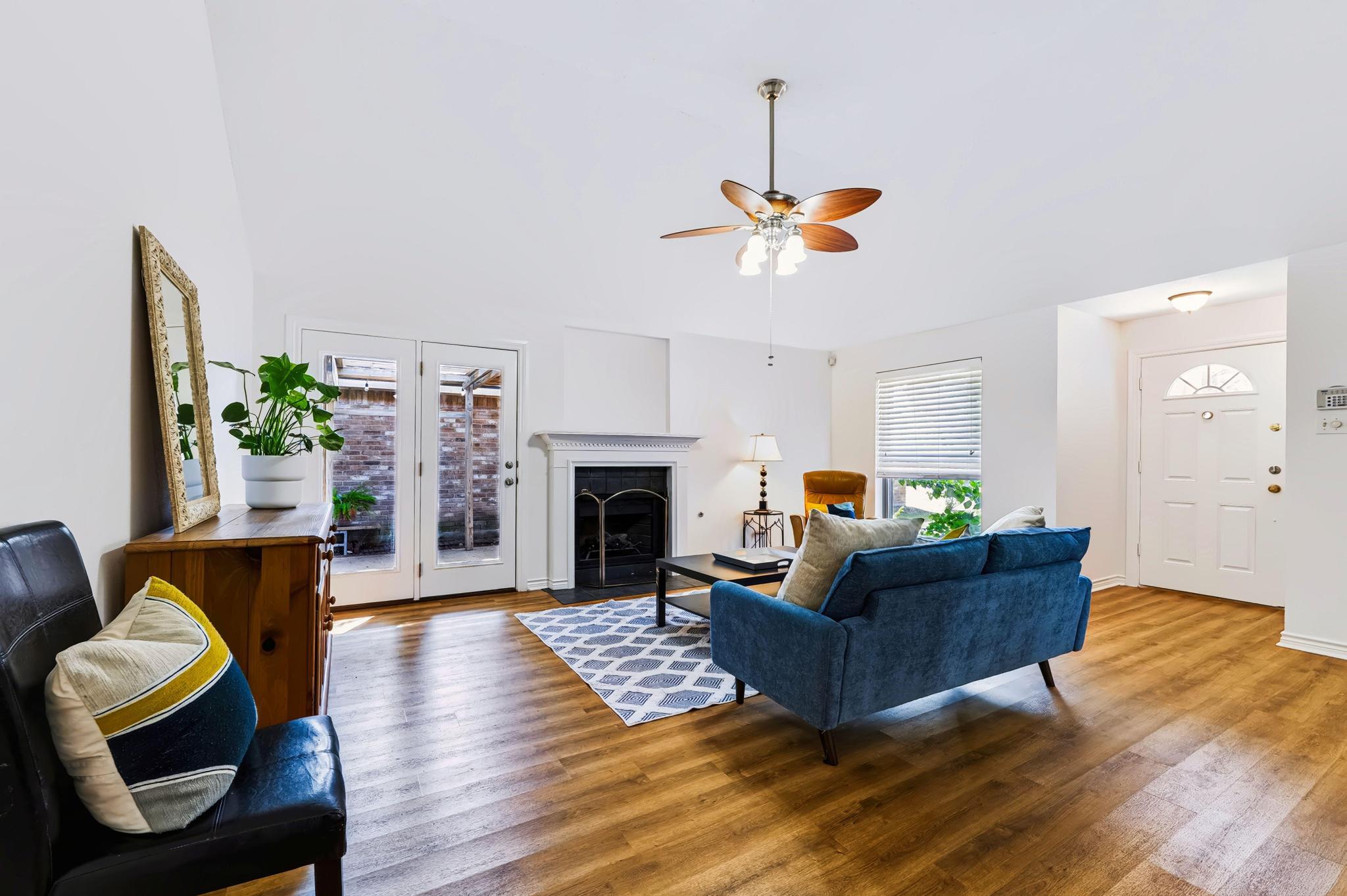 608 Saunders DR