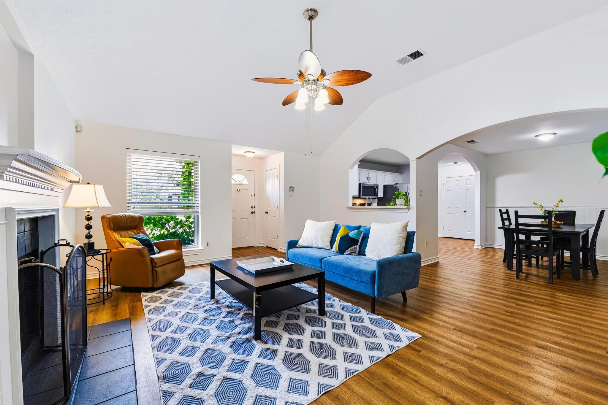 608 Saunders DR