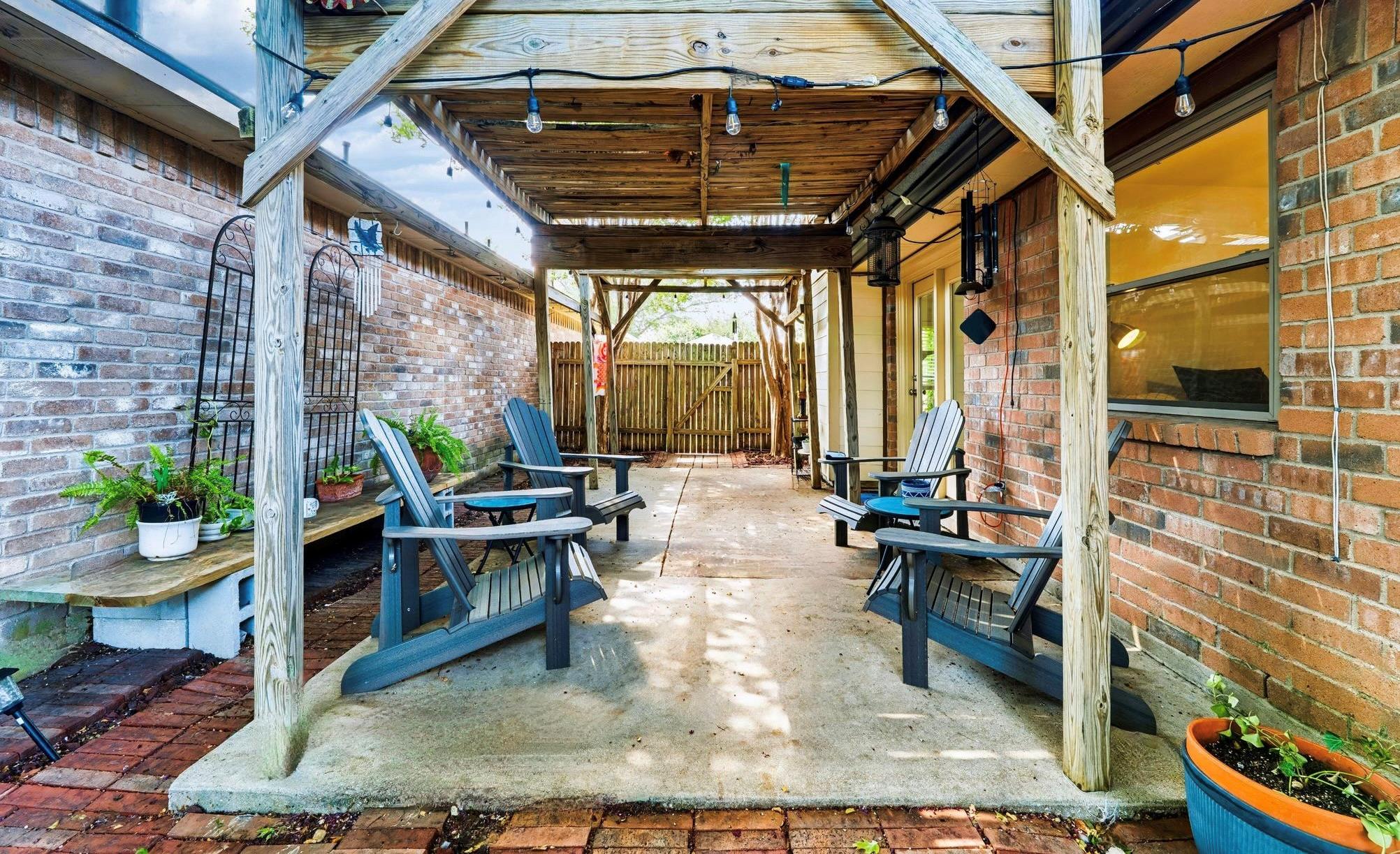 608 Saunders DR