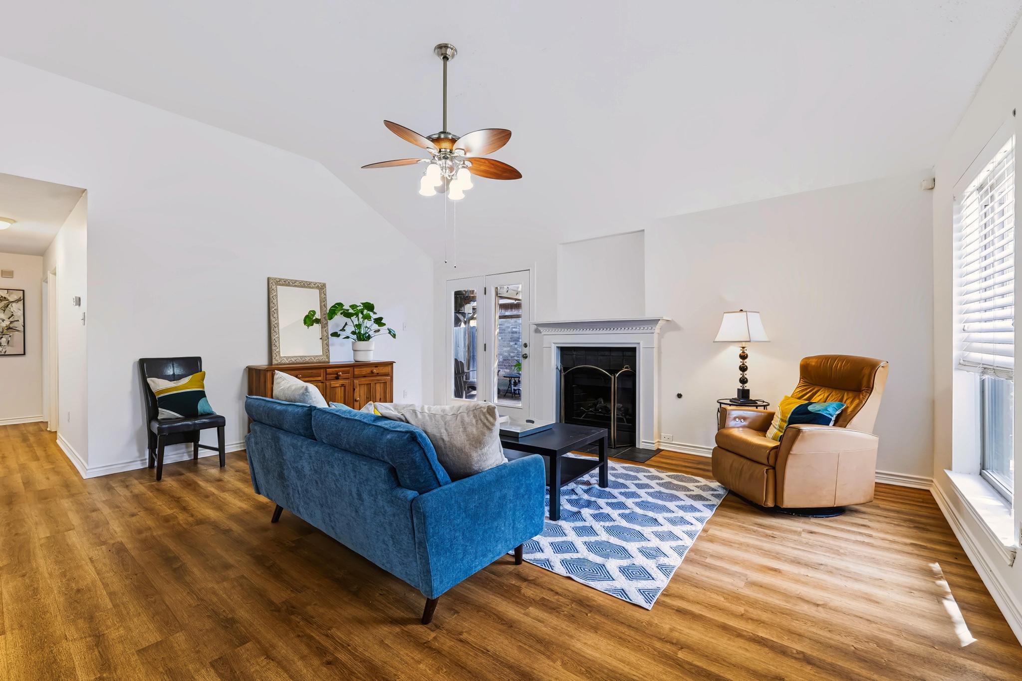 608 Saunders DR