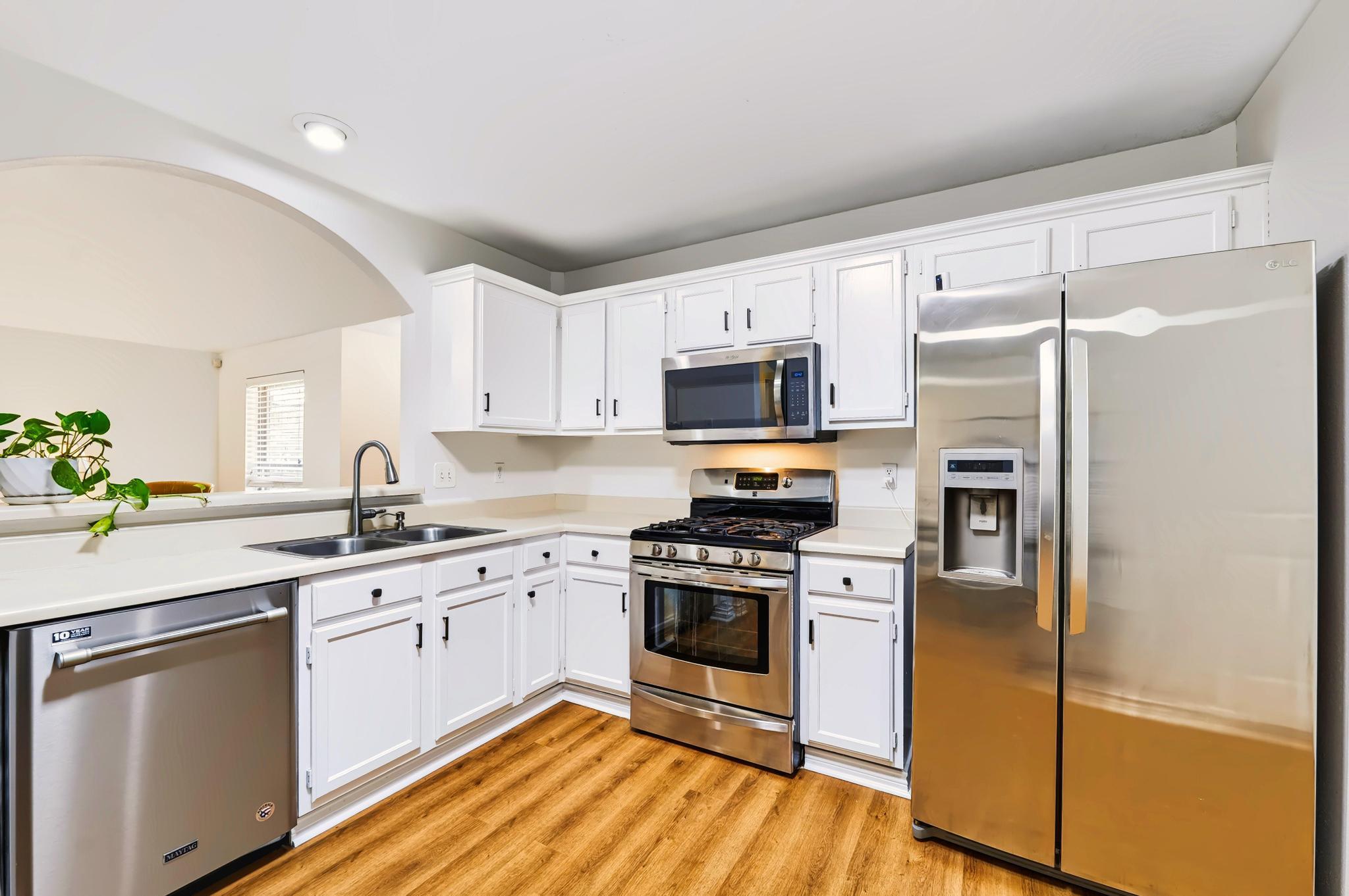 608 Saunders DR