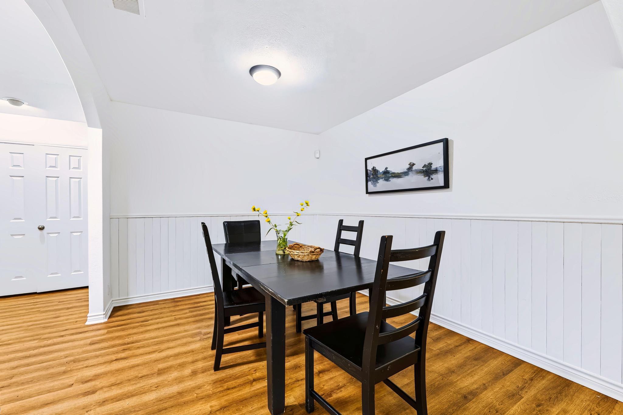 608 Saunders DR