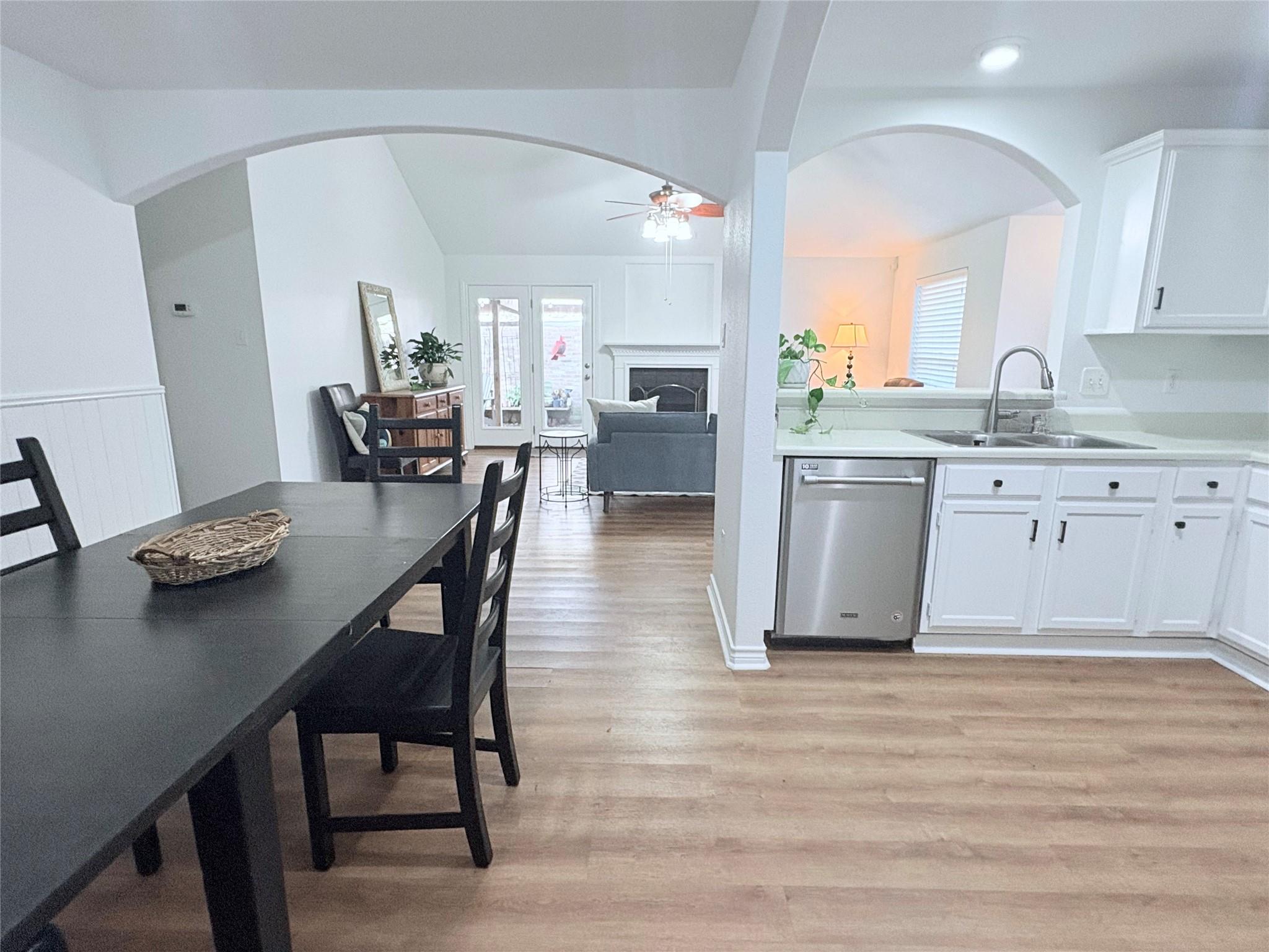 608 Saunders DR