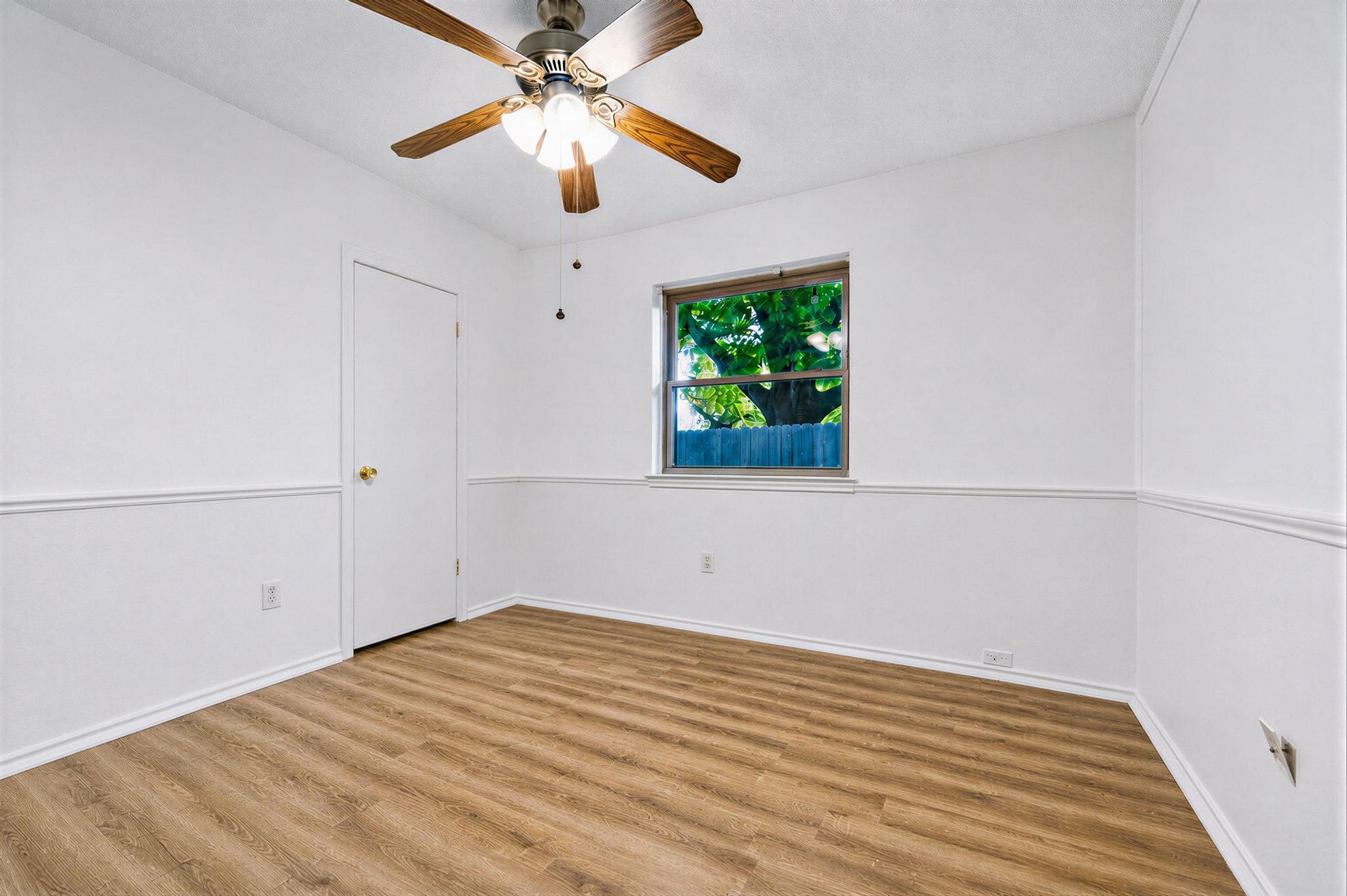608 Saunders DR