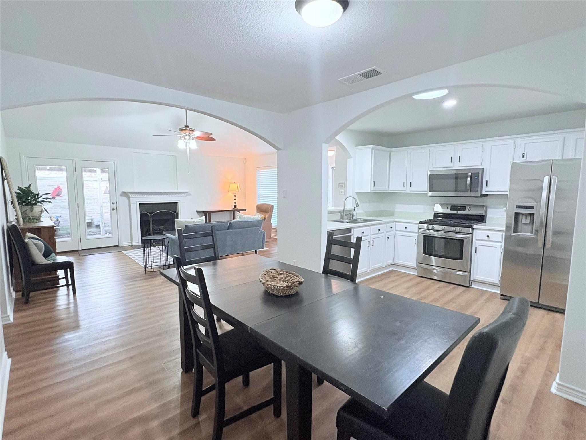 608 Saunders DR