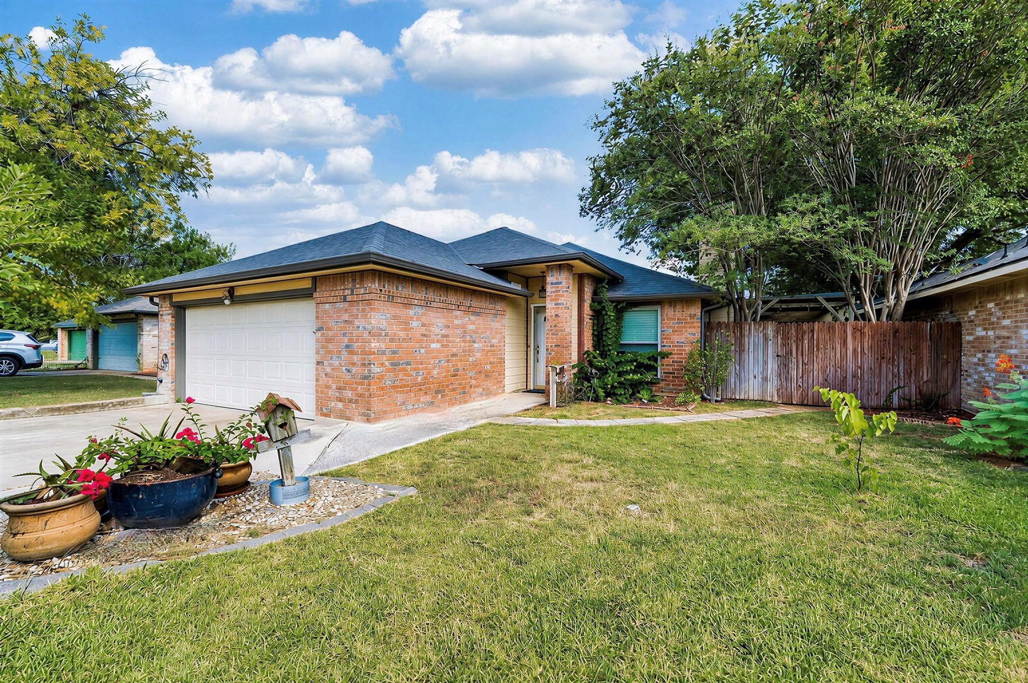 608 Saunders DR