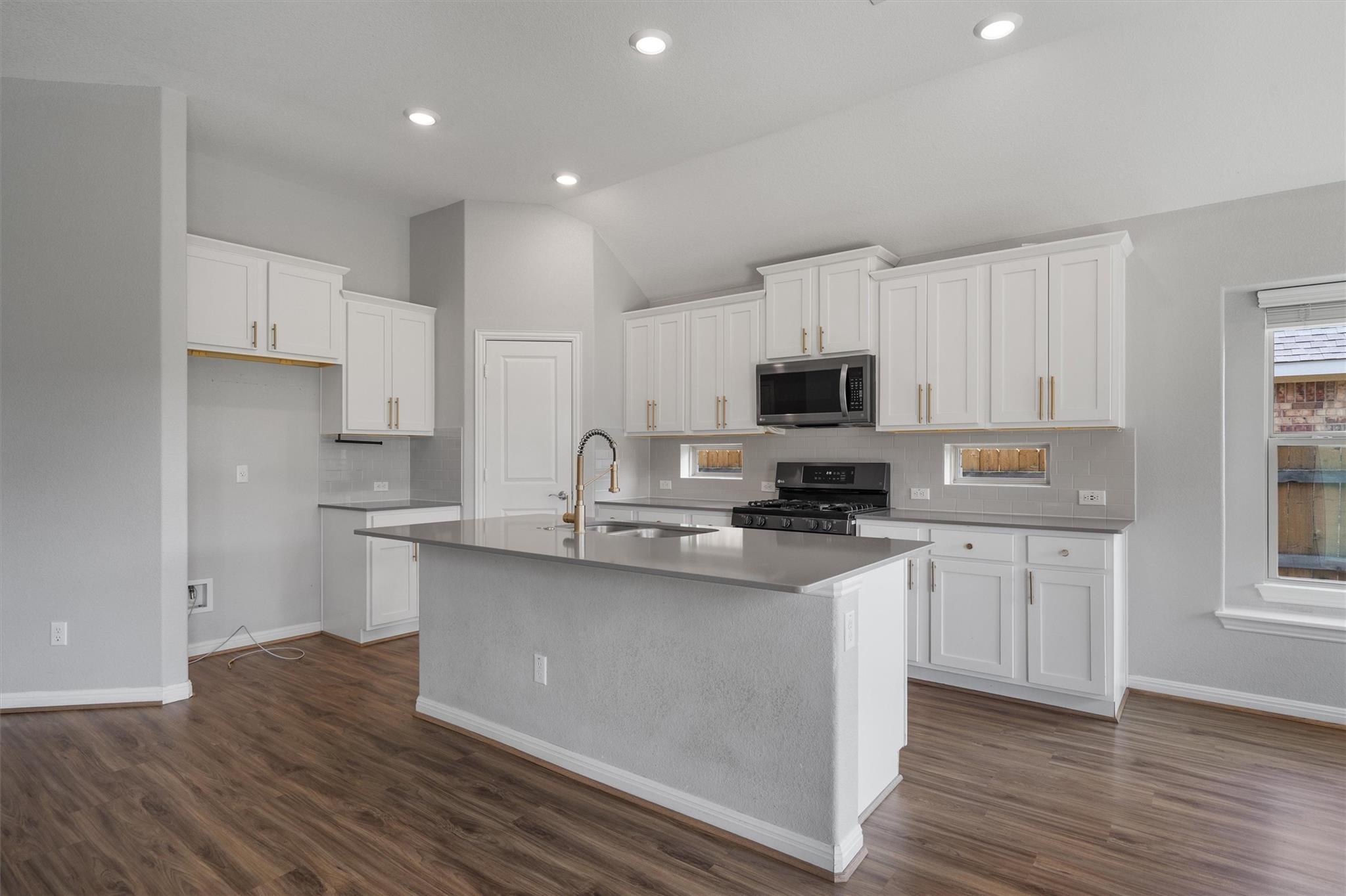 708 Hereford LOOP