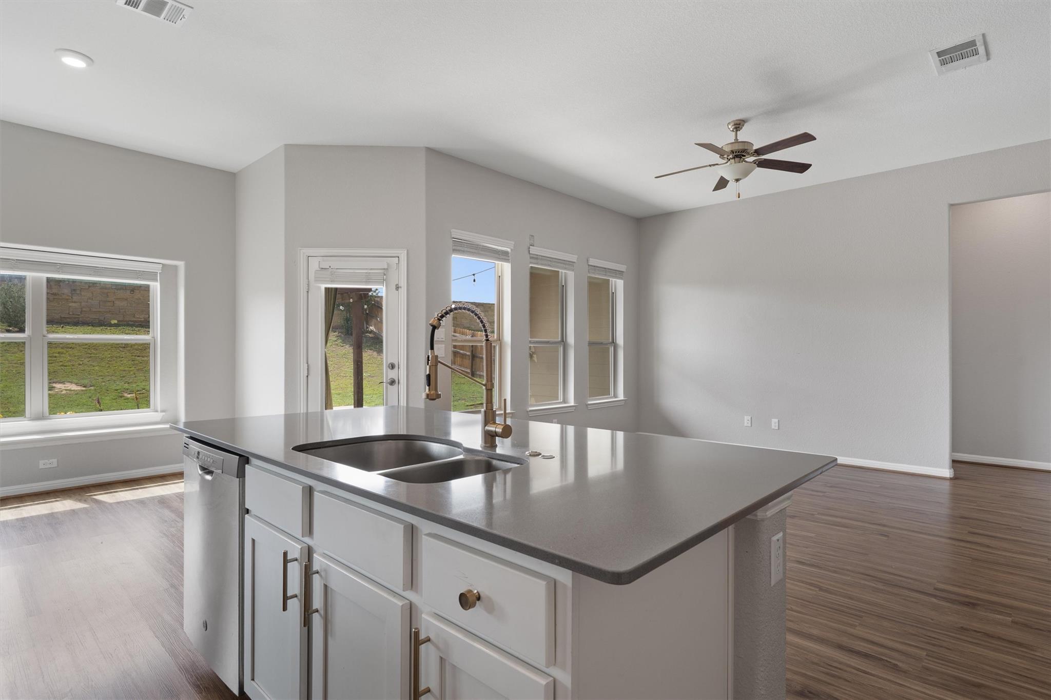 708 Hereford LOOP