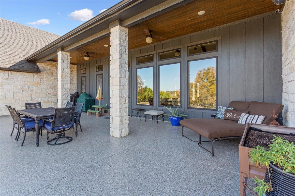 1250 E Creekview DR