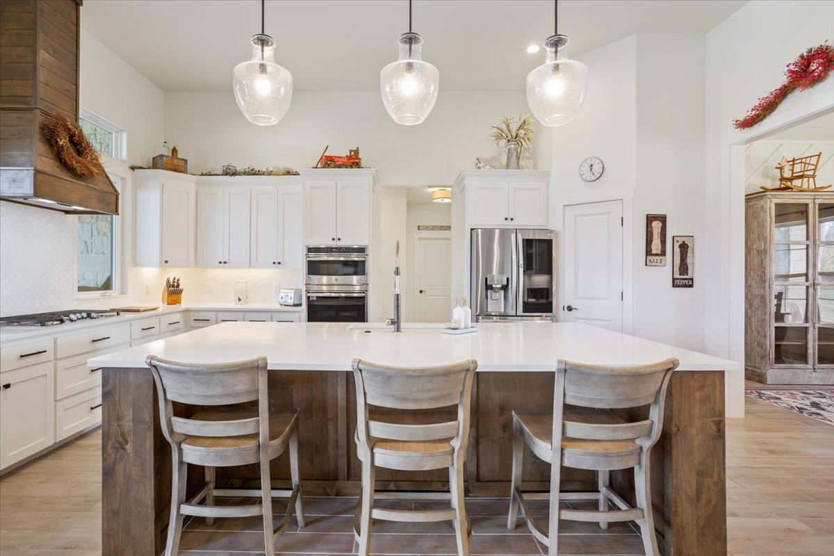 1250 E Creekview DR