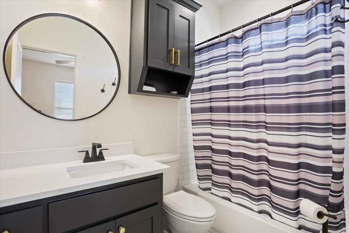 1250 E Creekview DR
