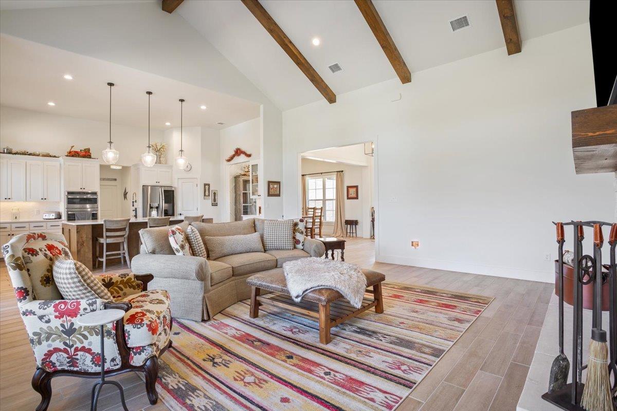1250 E Creekview DR