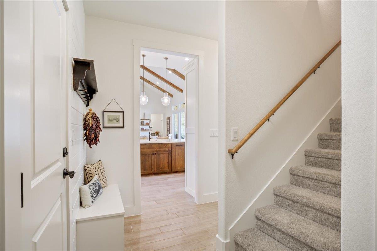 1250 E Creekview DR