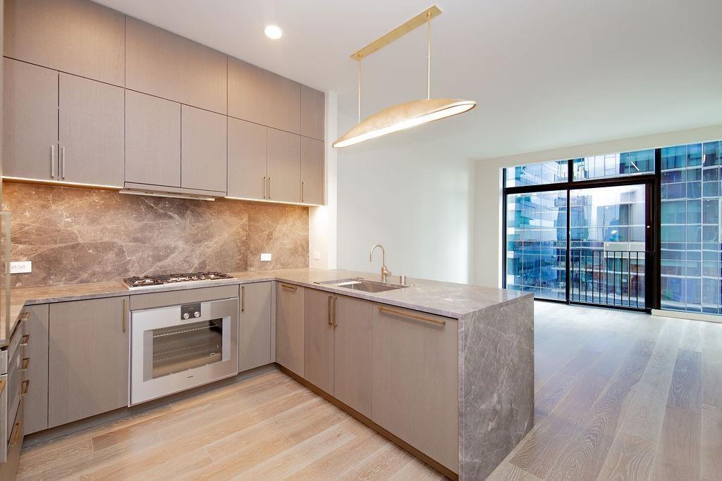 202 Nueces ST # 2204