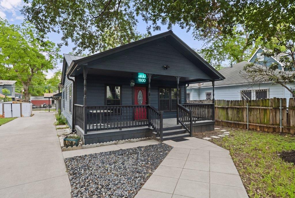 1300 Haskell ST