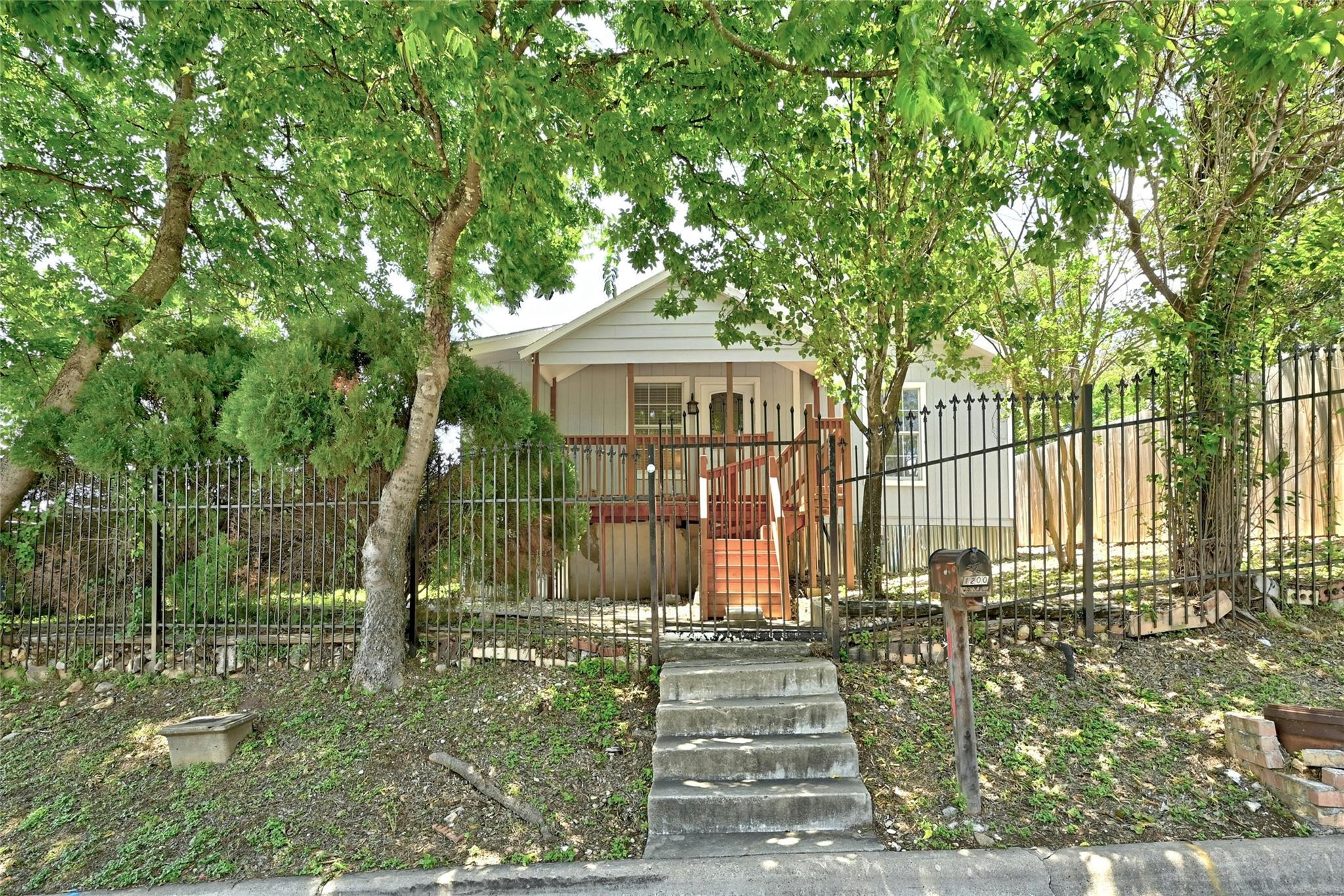 1200 Walnut Ave
