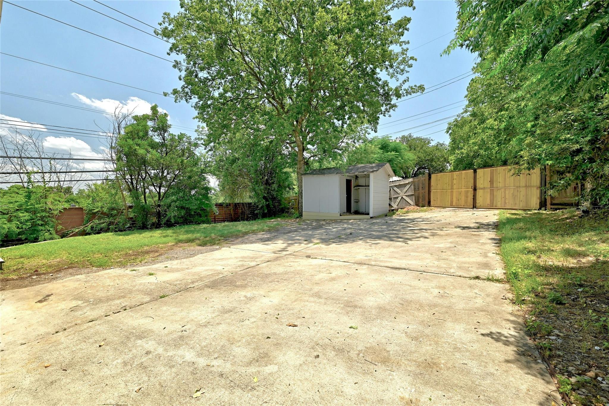 1200 Walnut Ave