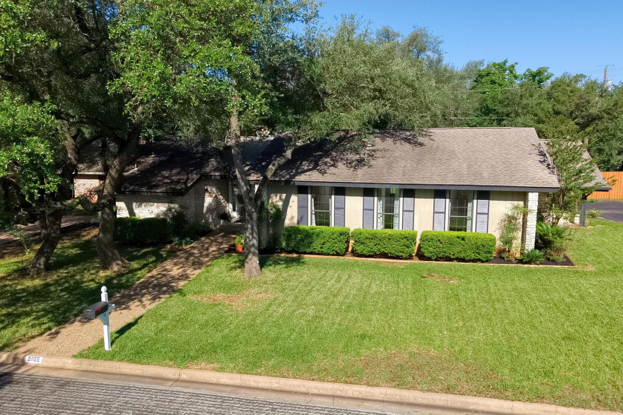 9105 Balcones Club DR