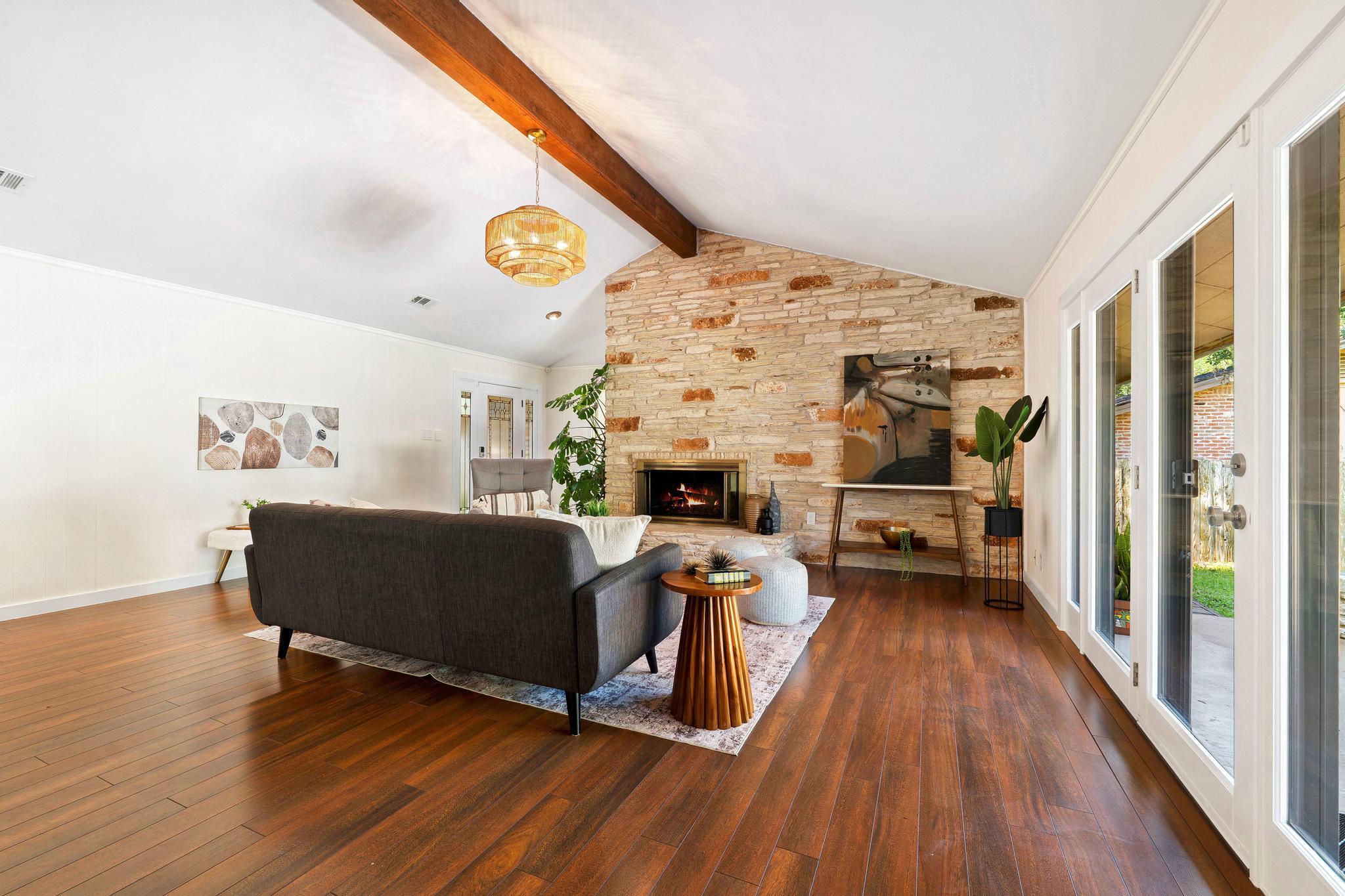 9105 Balcones Club DR