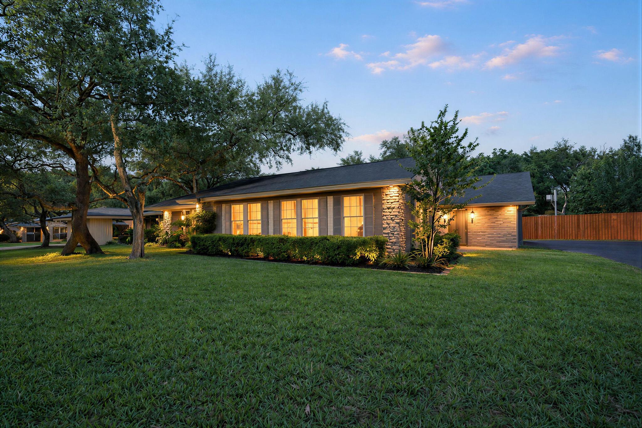 9105 Balcones Club DR