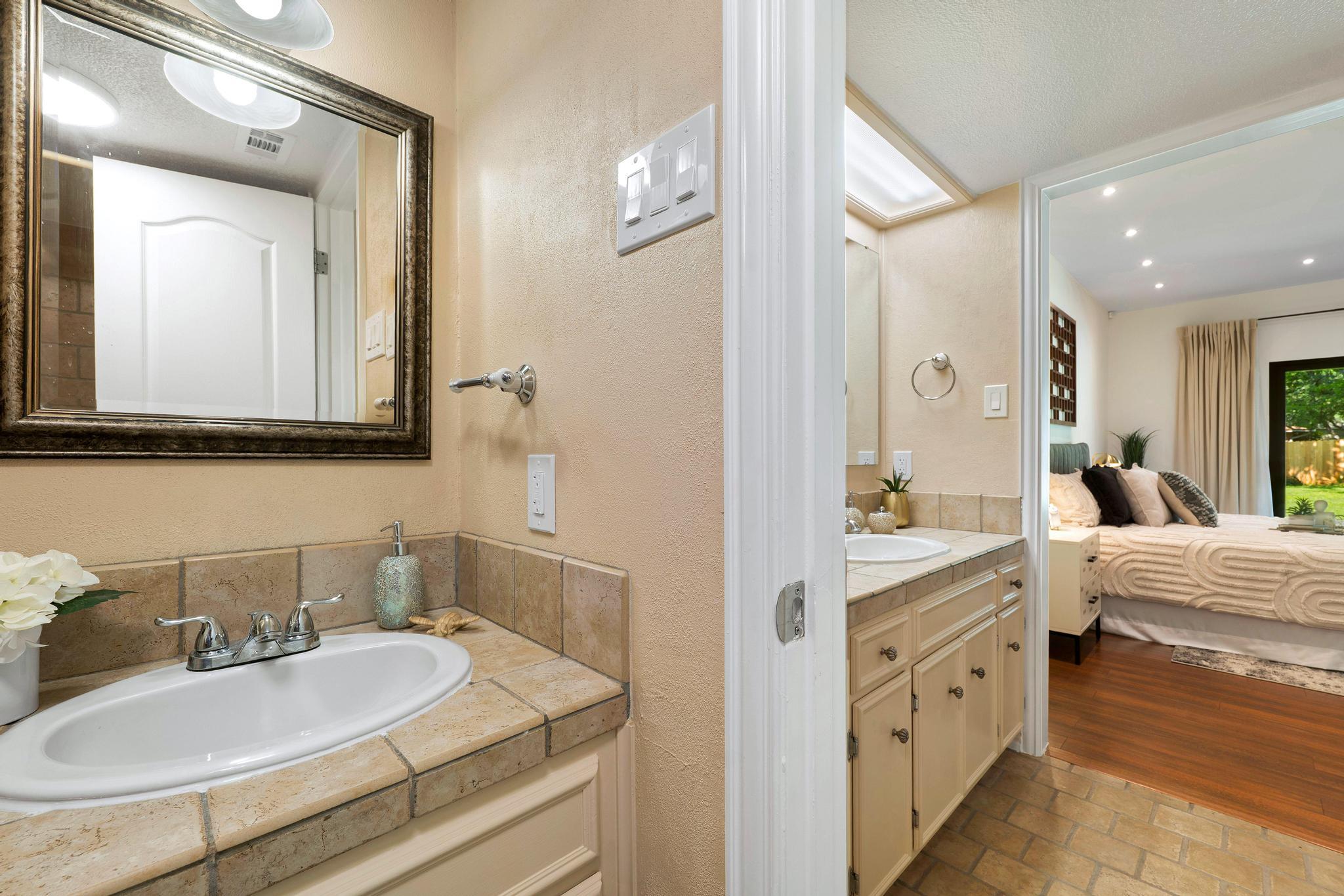 9105 Balcones Club DR