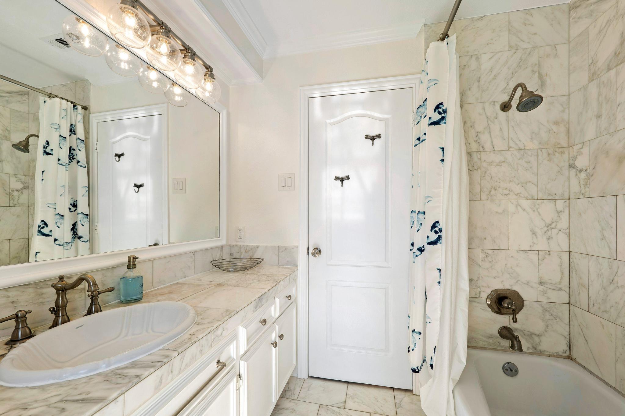 9105 Balcones Club DR
