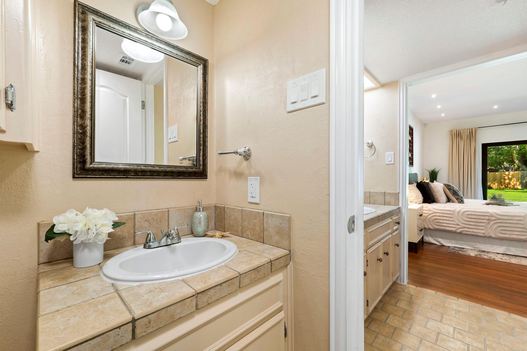 9105 Balcones Club DR