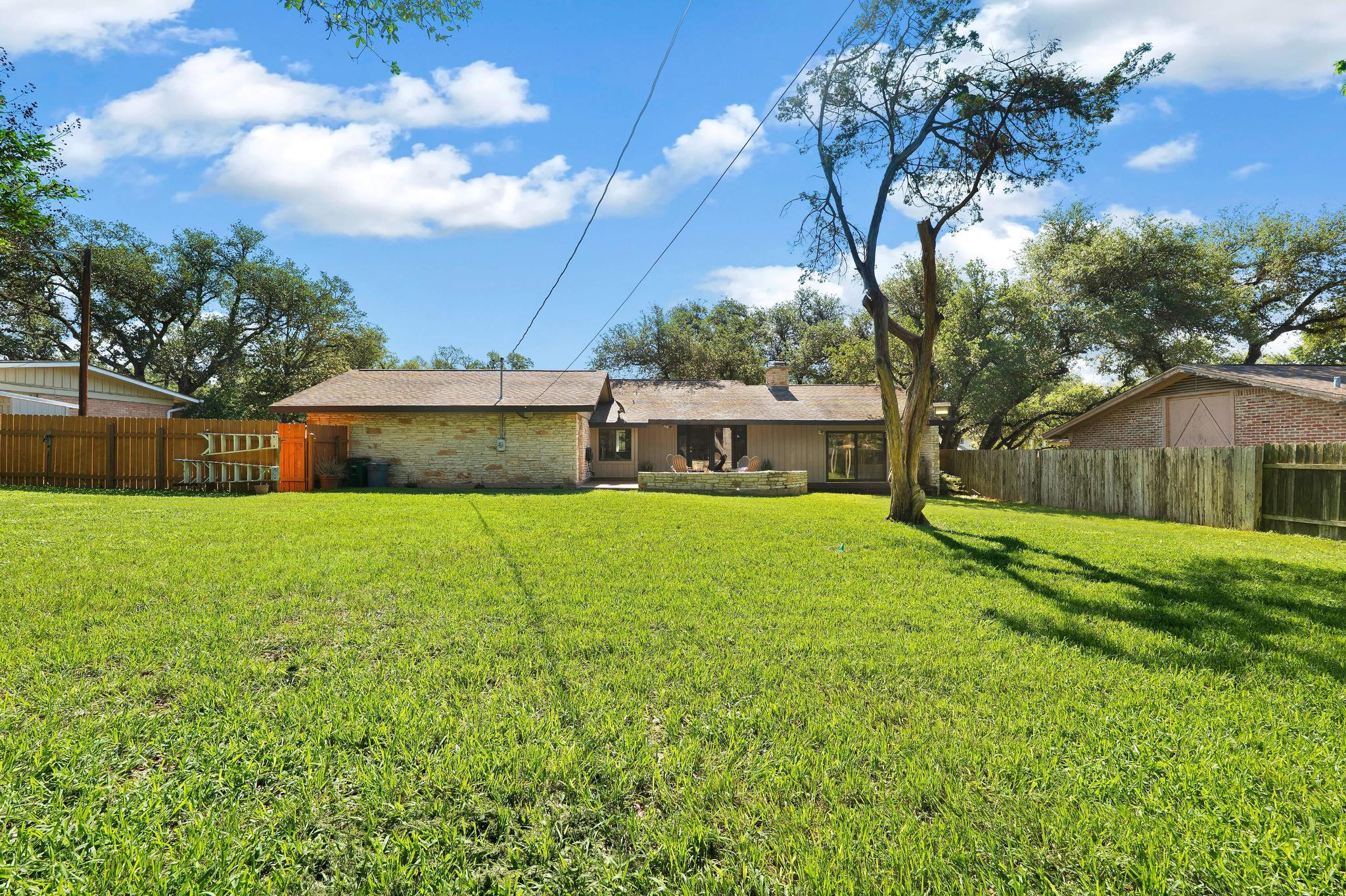 9105 Balcones Club DR