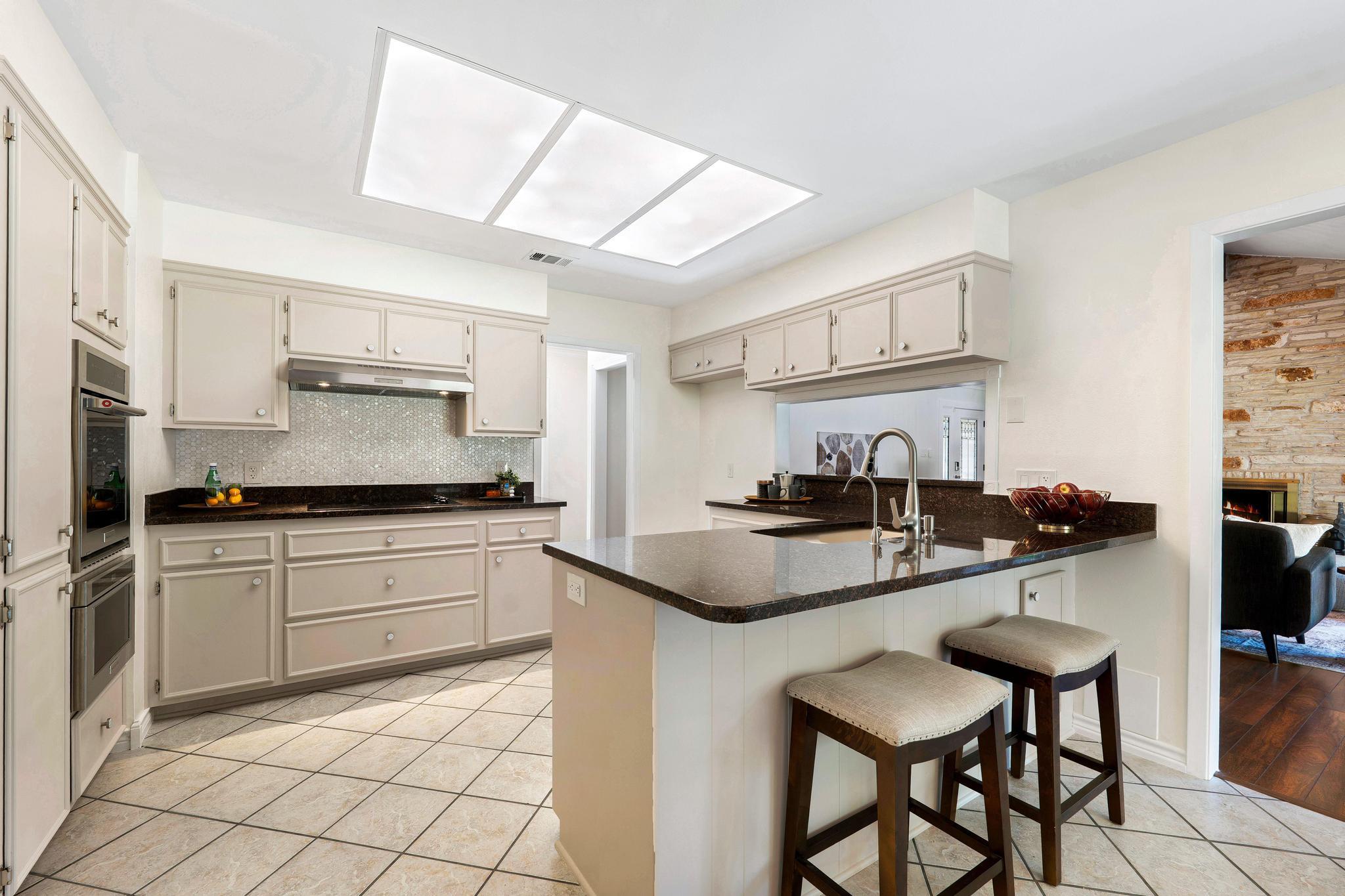 9105 Balcones Club DR