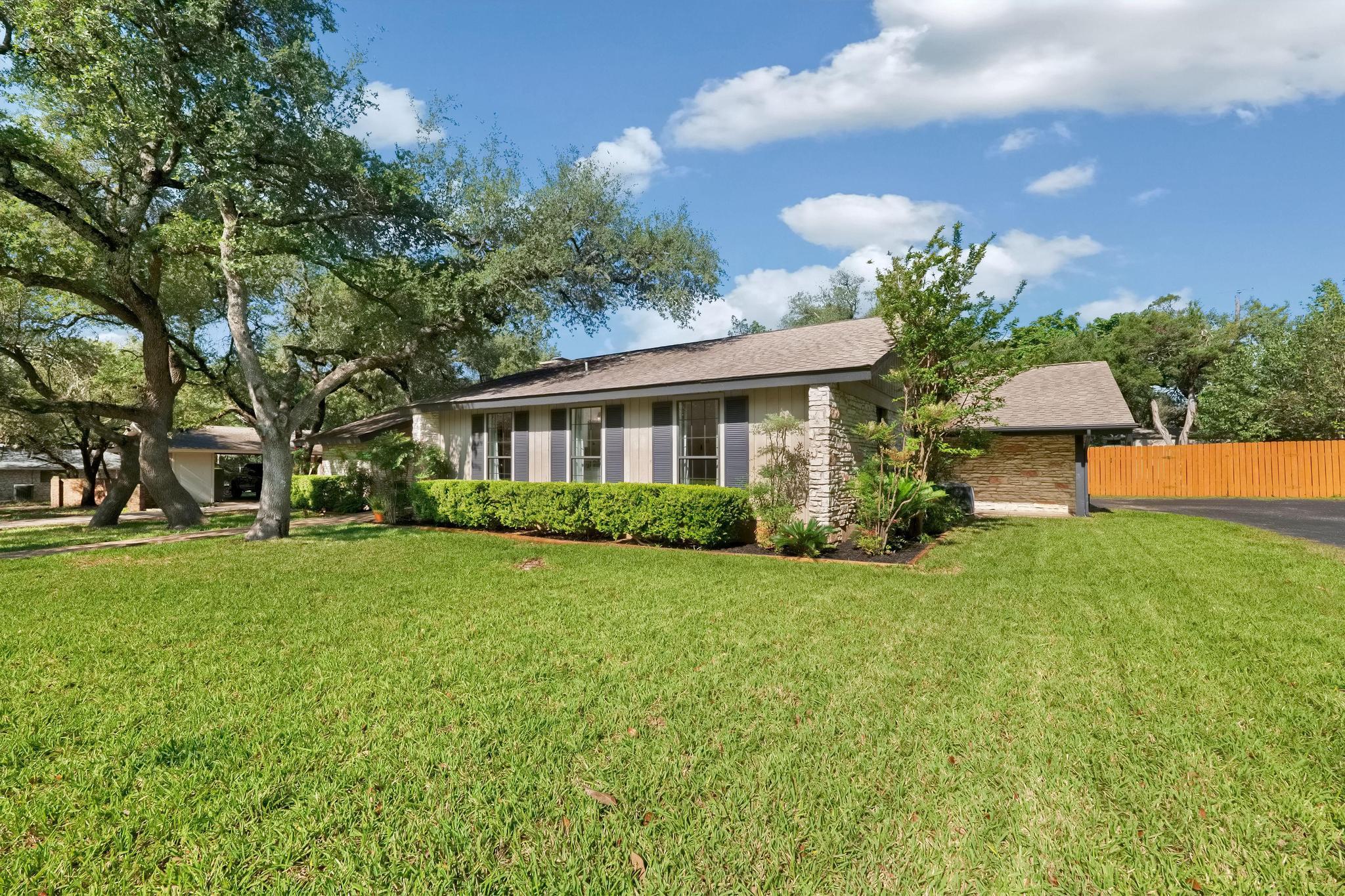 9105 Balcones Club DR