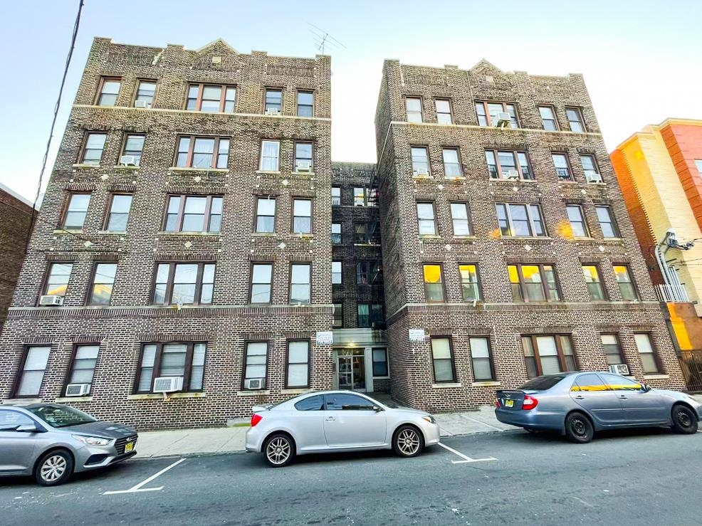315 56TH ST Unit: E8