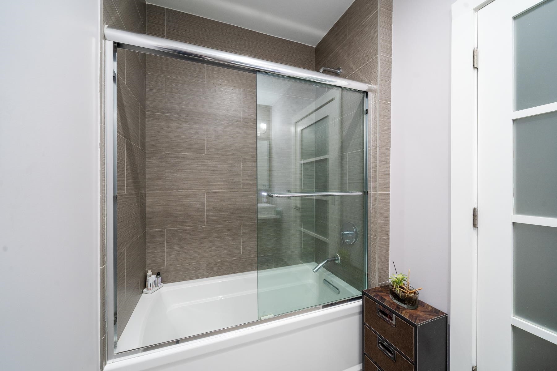 650 MONTGOMERY ST Unit: 202