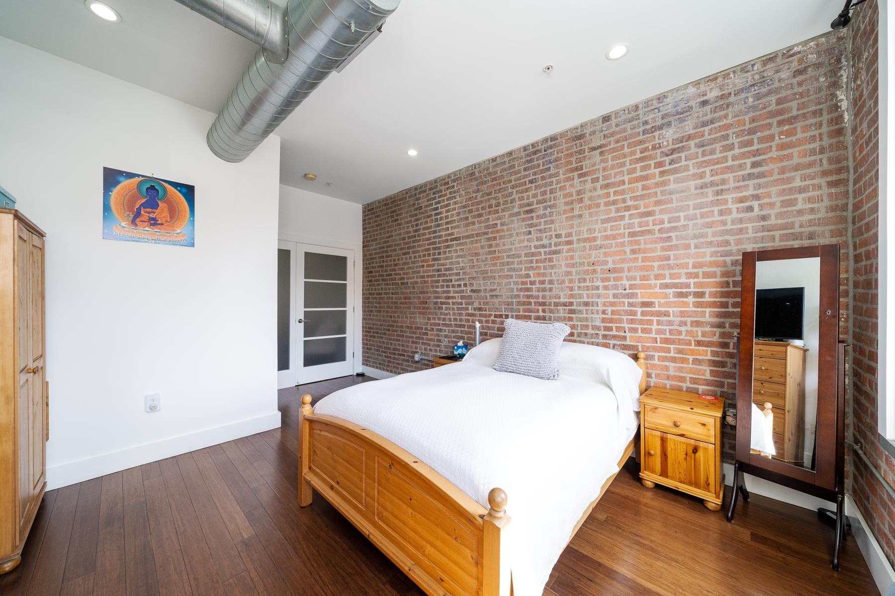 650 MONTGOMERY ST Unit: 202