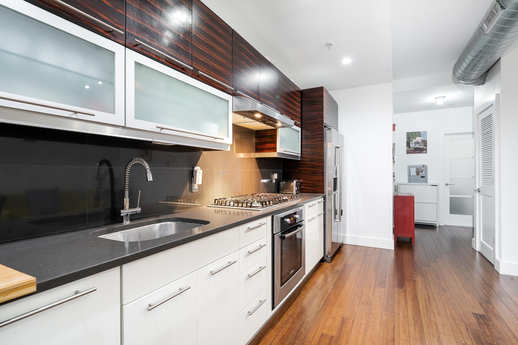 650 MONTGOMERY ST Unit: 202