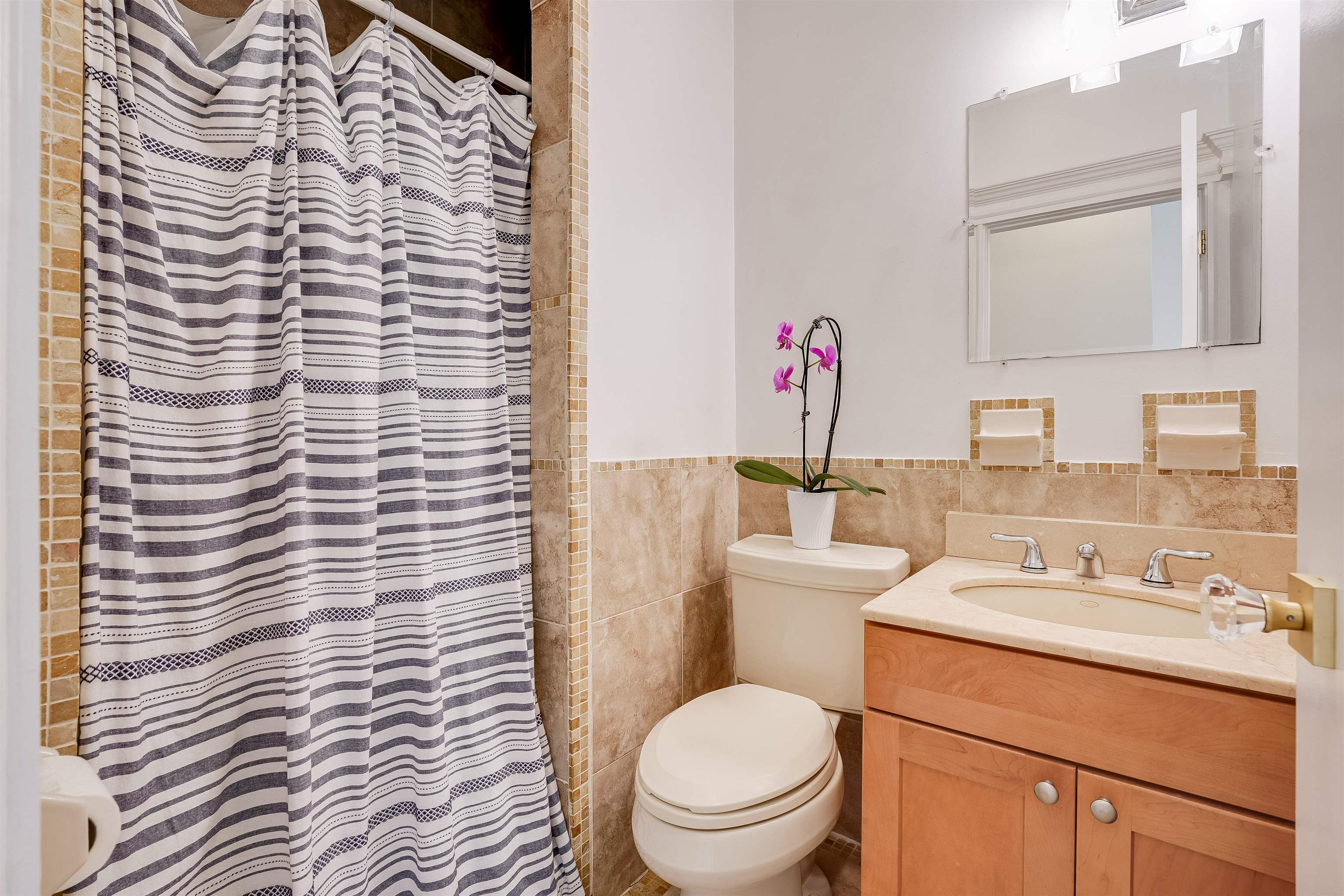 108 DUNCAN AVE Unit: 3R