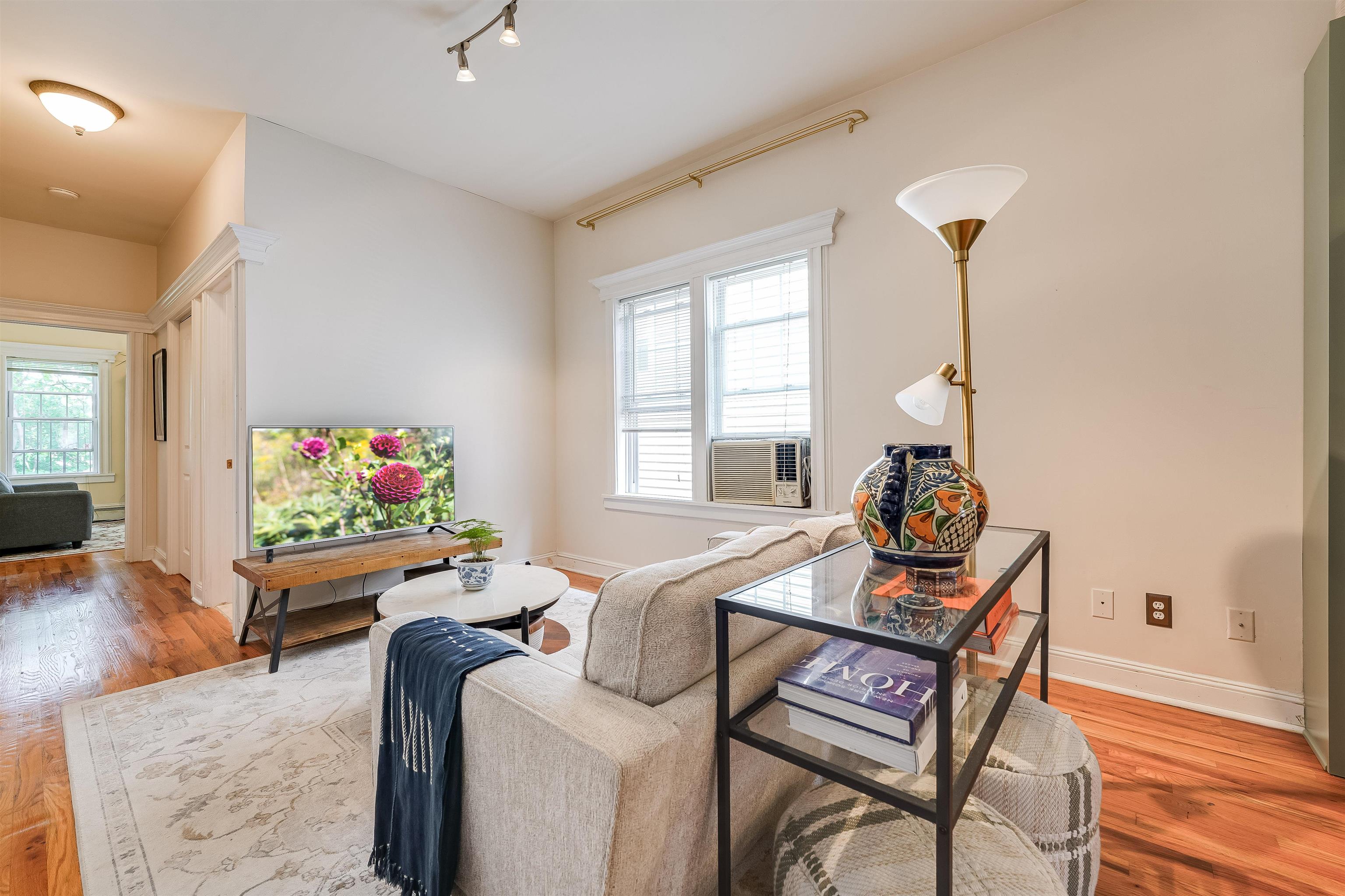 108 DUNCAN AVE Unit: 3R