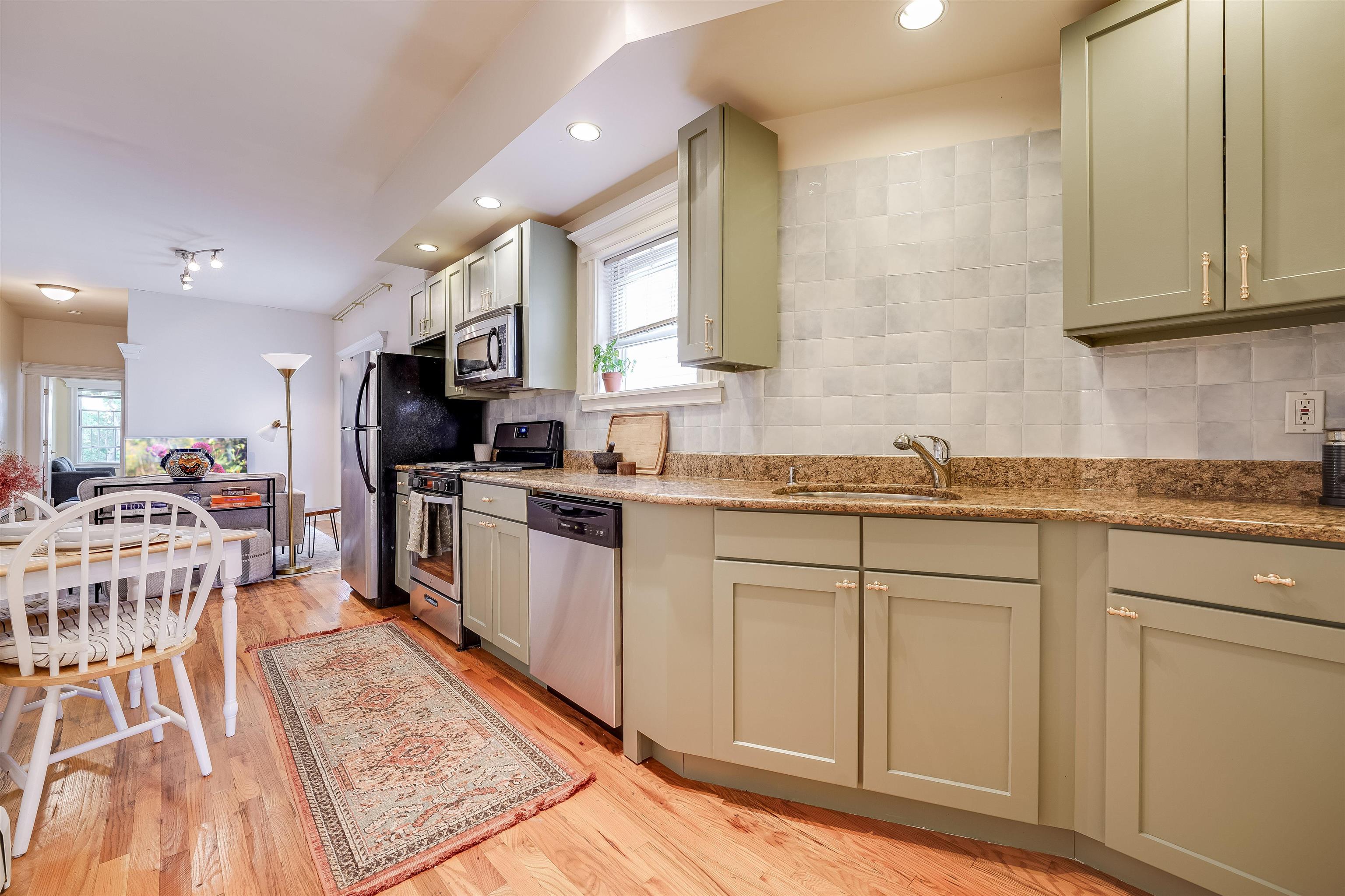 108 DUNCAN AVE Unit: 3R