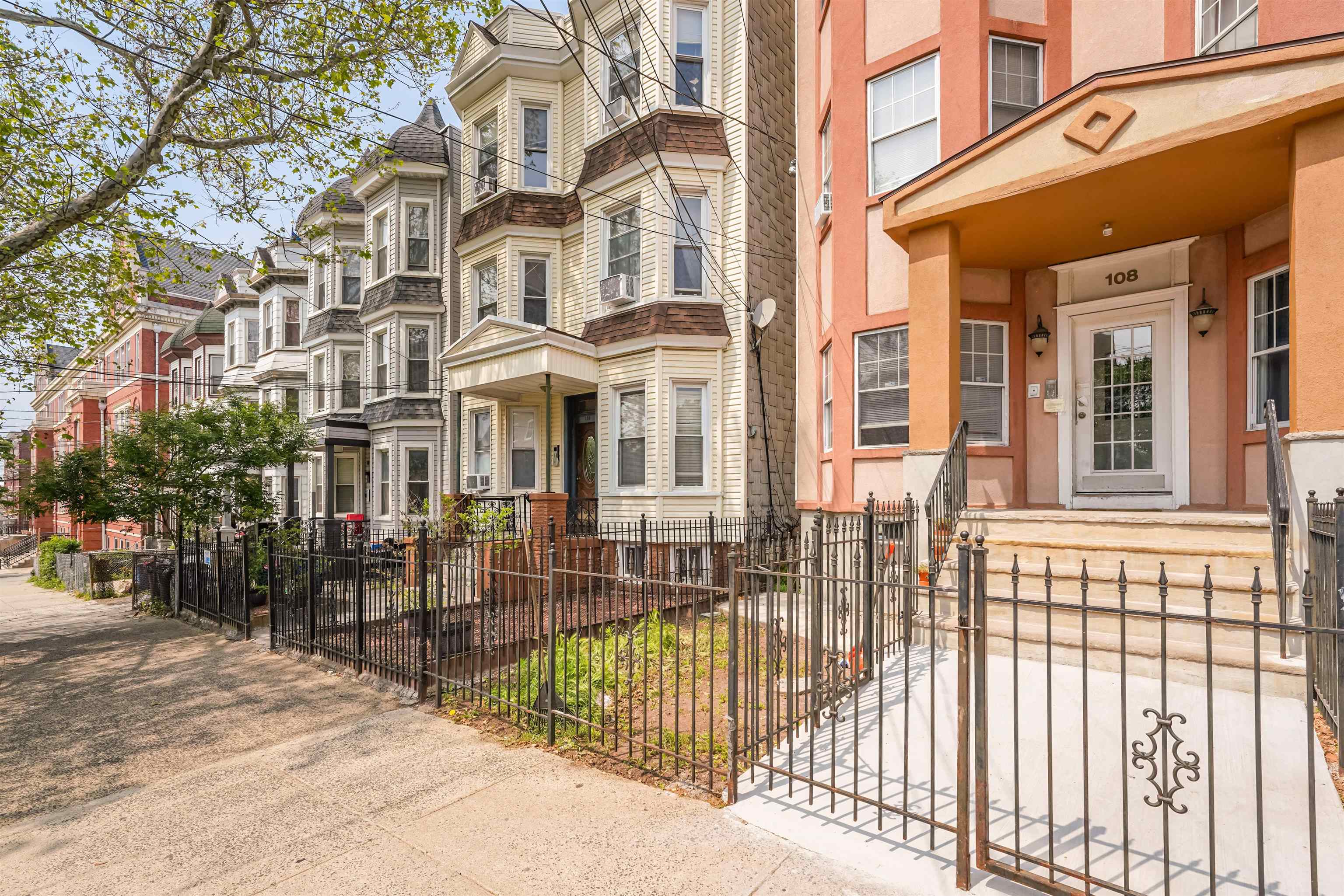 108 DUNCAN AVE Unit: 3R