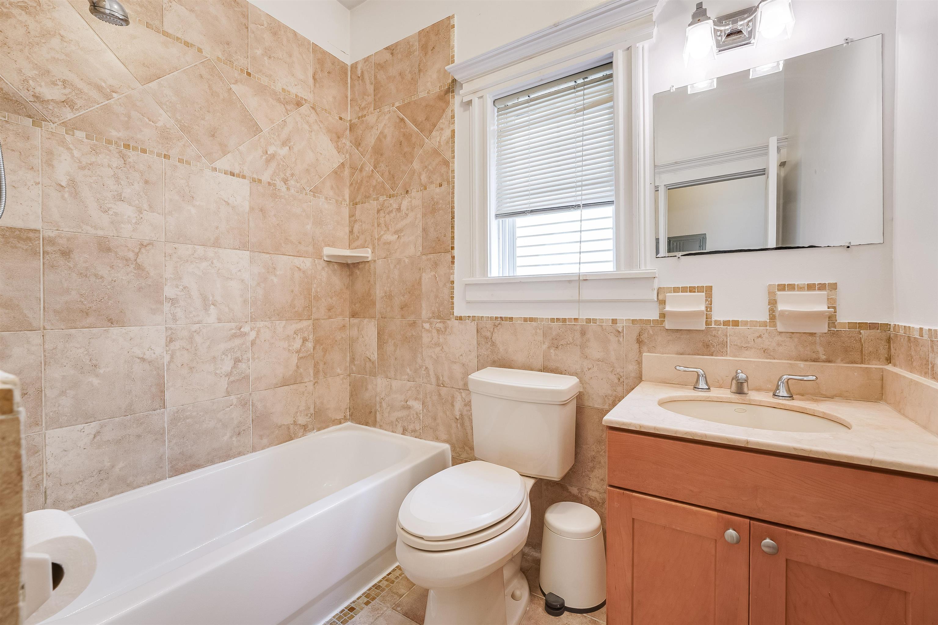 108 DUNCAN AVE Unit: 3R