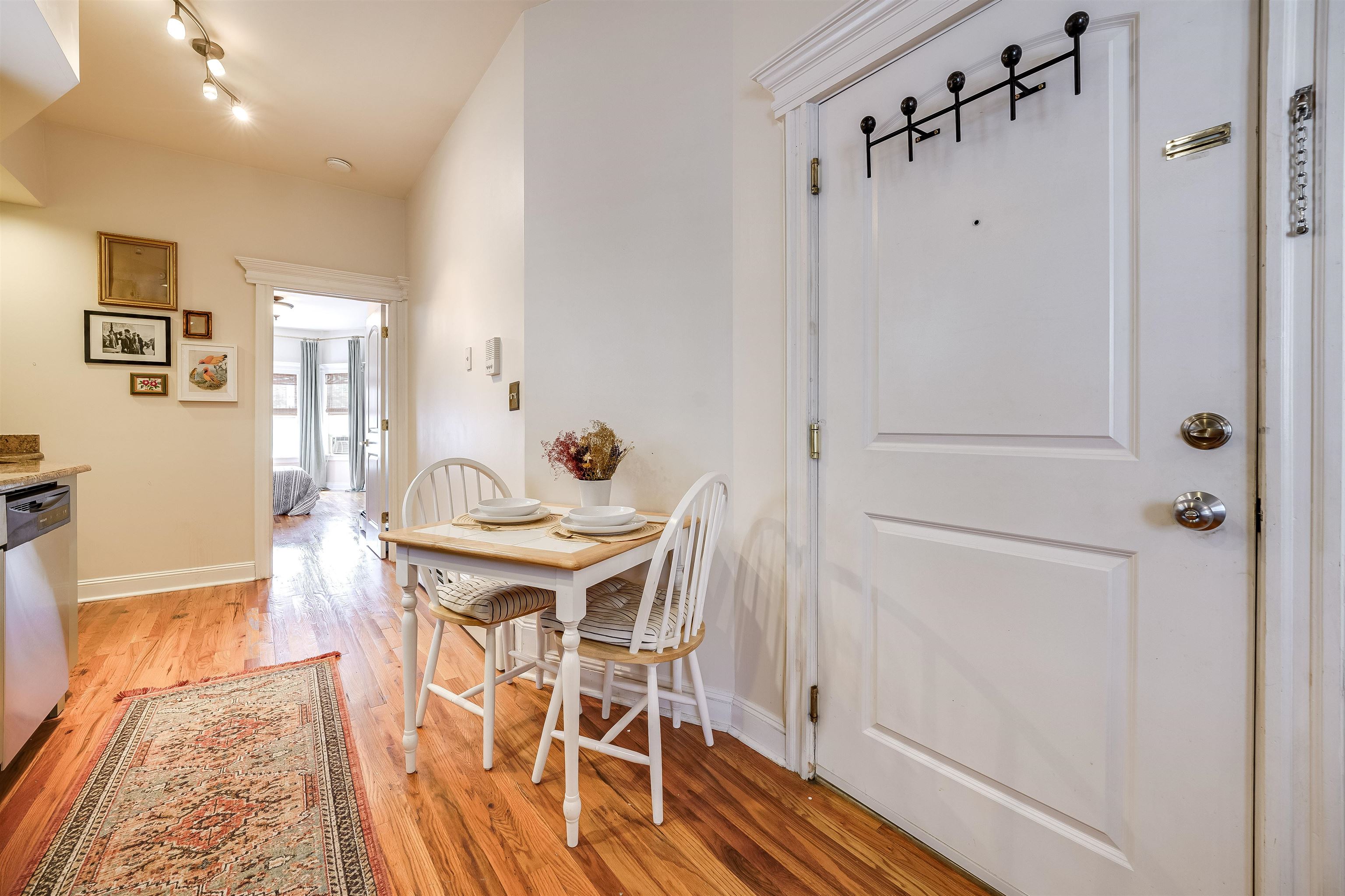 108 DUNCAN AVE Unit: 3R