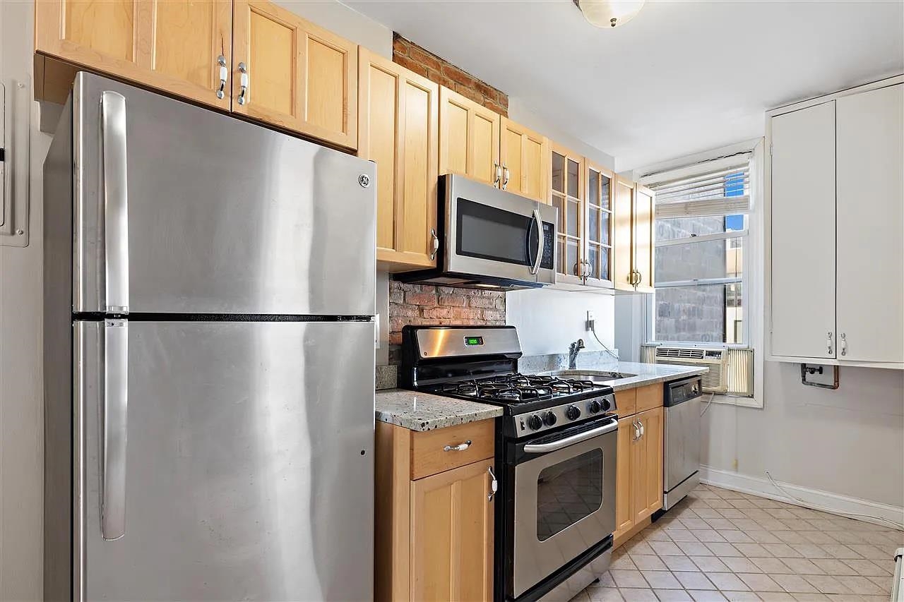 410 ADAMS ST Unit: 4L