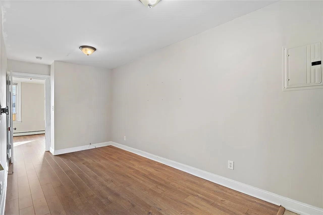 410 ADAMS ST Unit: 4L