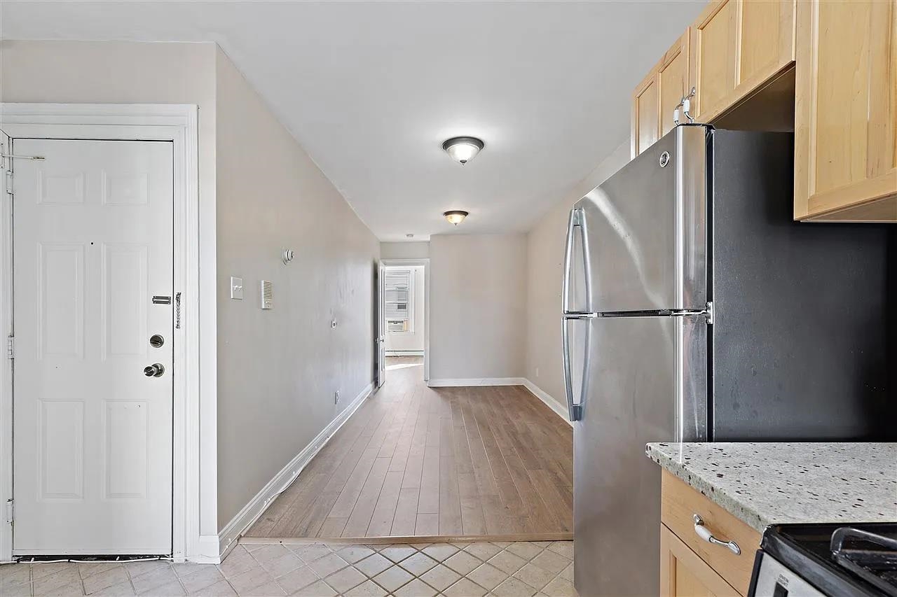 410 ADAMS ST Unit: 4L