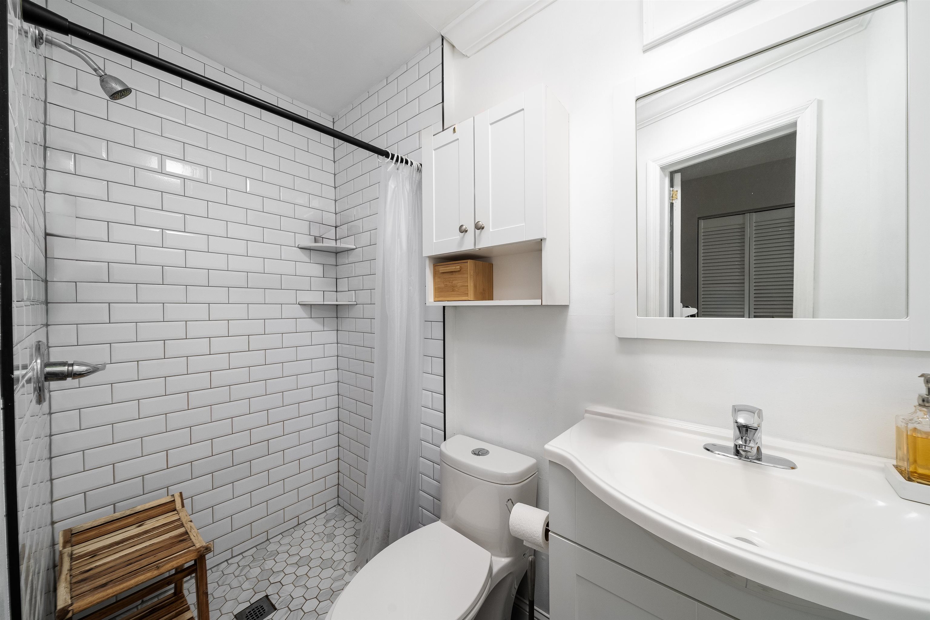 410 ADAMS ST Unit: 2L