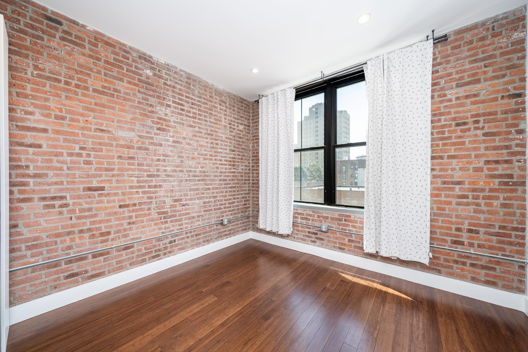 650 MONTGOMERY ST Unit: 306