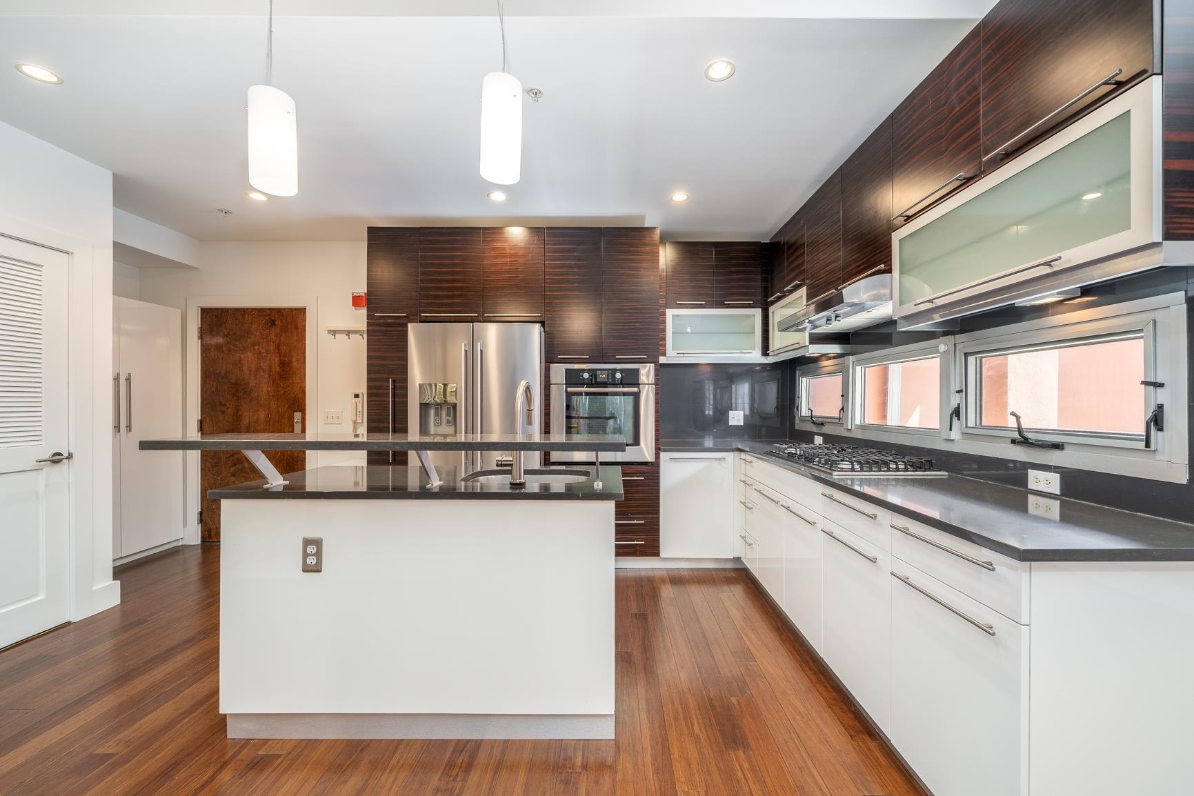 650 MONTGOMERY ST Unit: 306