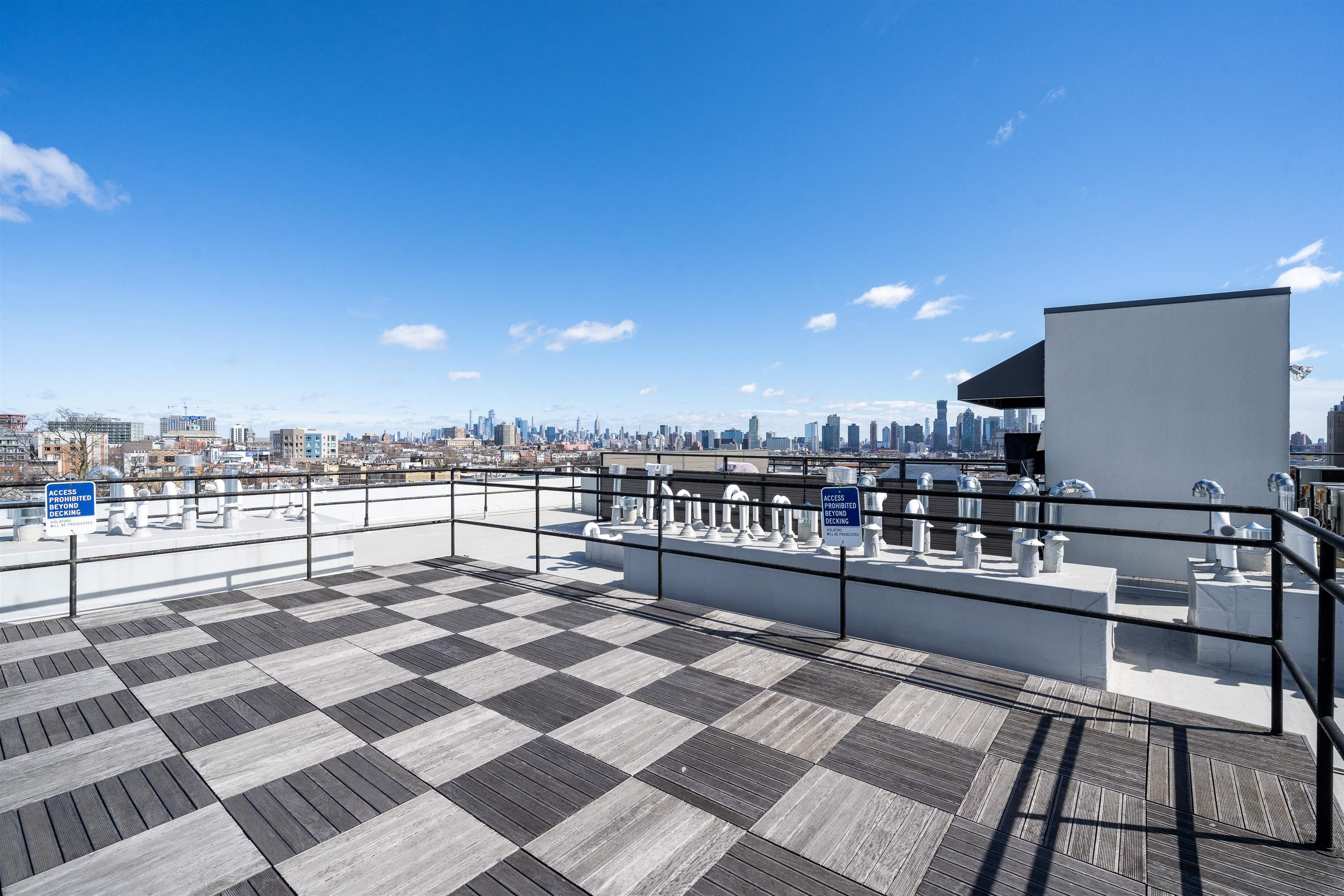 650 MONTGOMERY ST Unit: 304