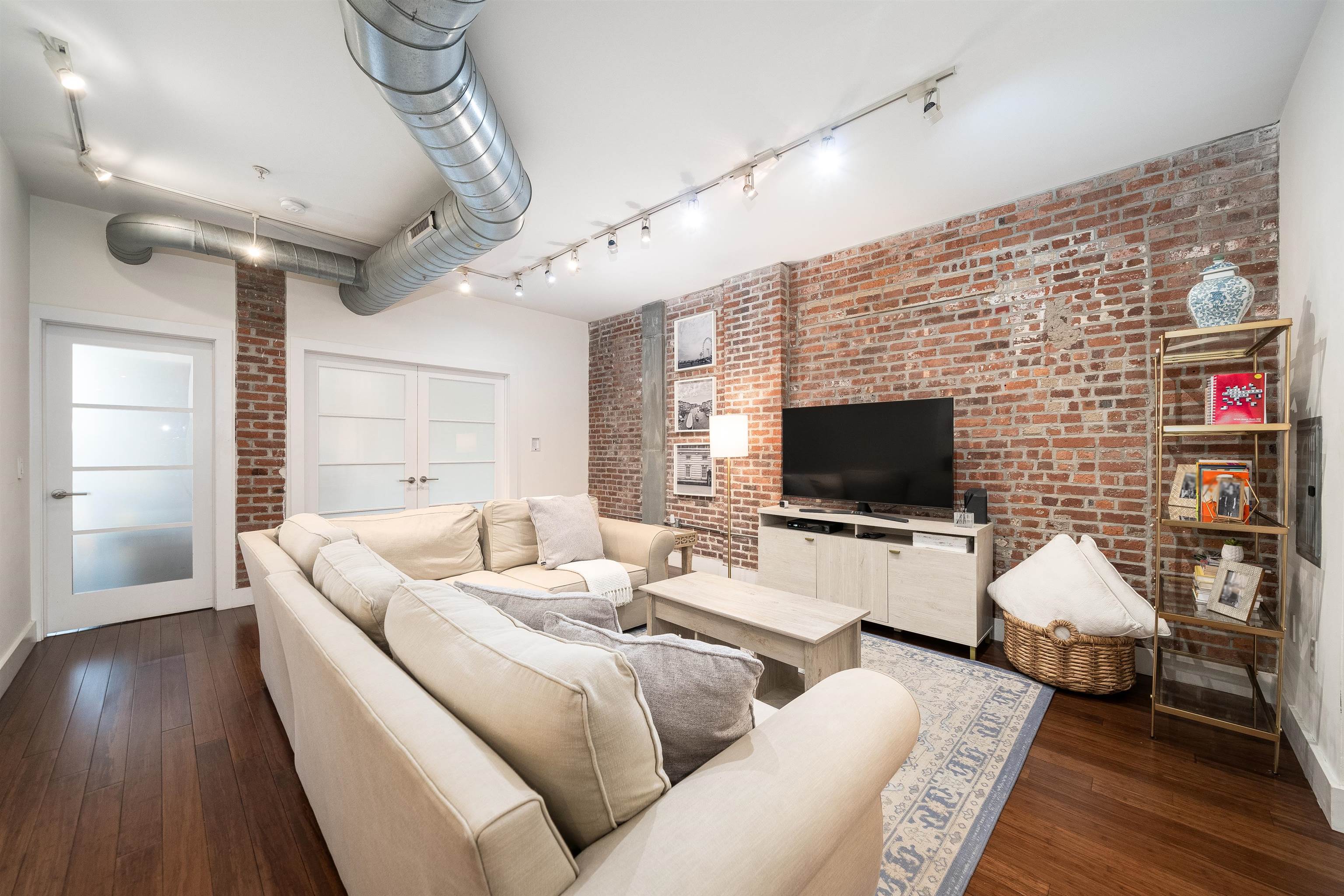 650 MONTGOMERY ST Unit: 304